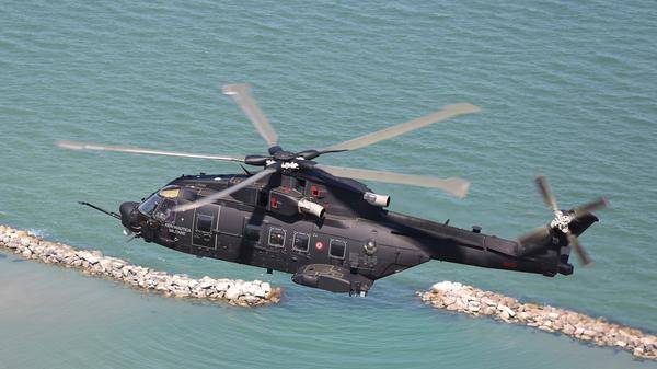 15thWING An HH-101A on Cervia AB  SAR2019 (3)