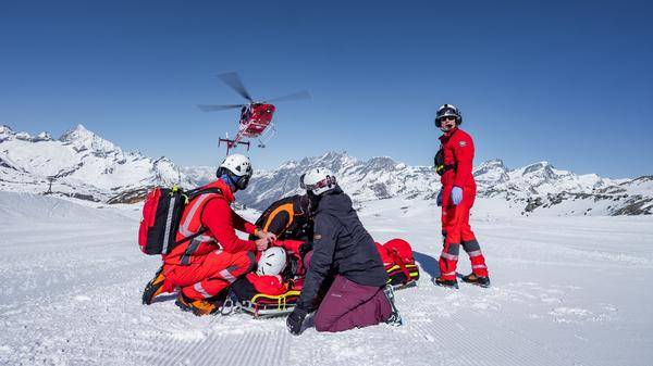 Air Zermatt crew with patient awaiting medevac