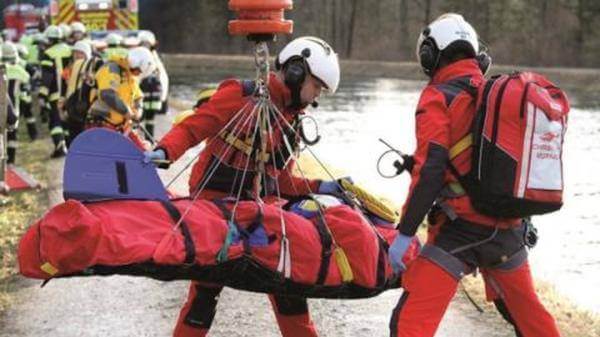 hoisting unconscious patient adac rescue helicopter team