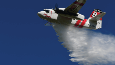 Plane dropping fire retardant