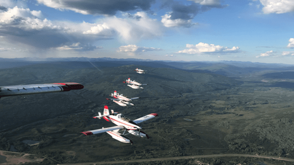 Planes flying in unison